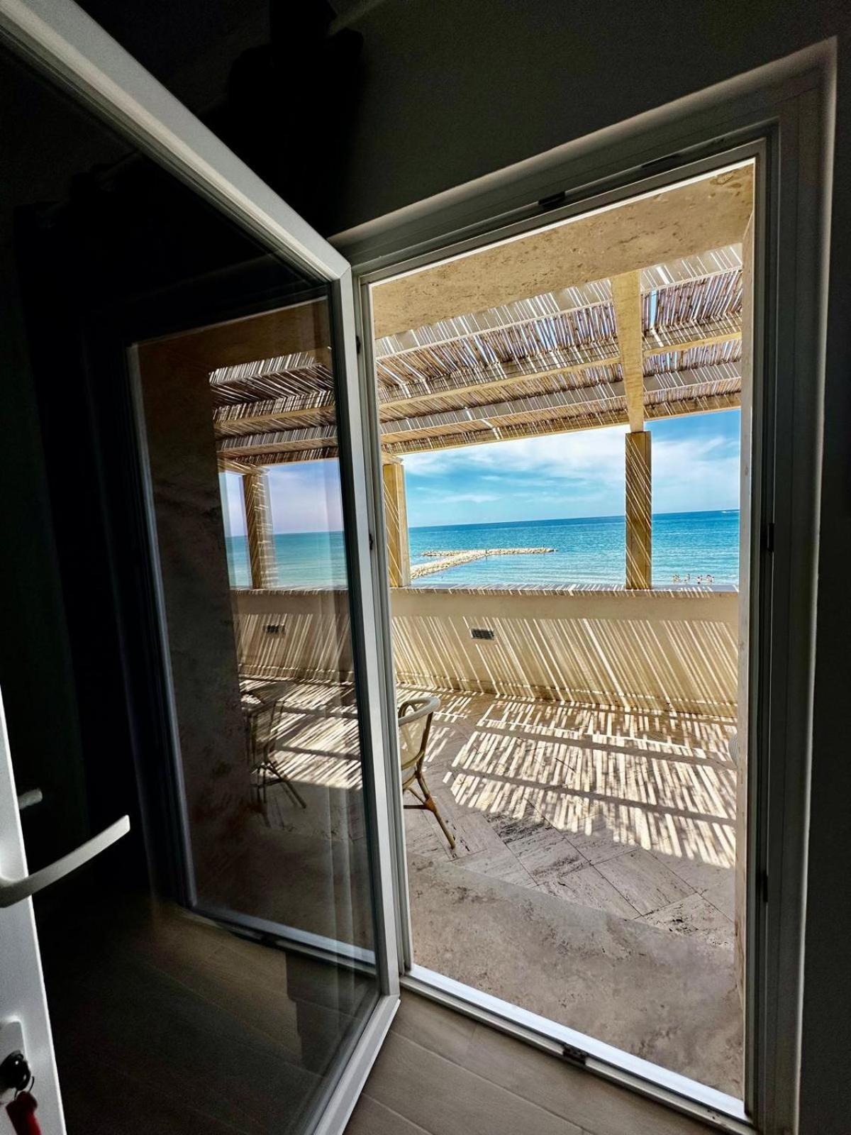 Il Paradiso Sul Mare Анцио Екстериор снимка